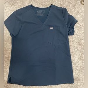 Figs top size medium